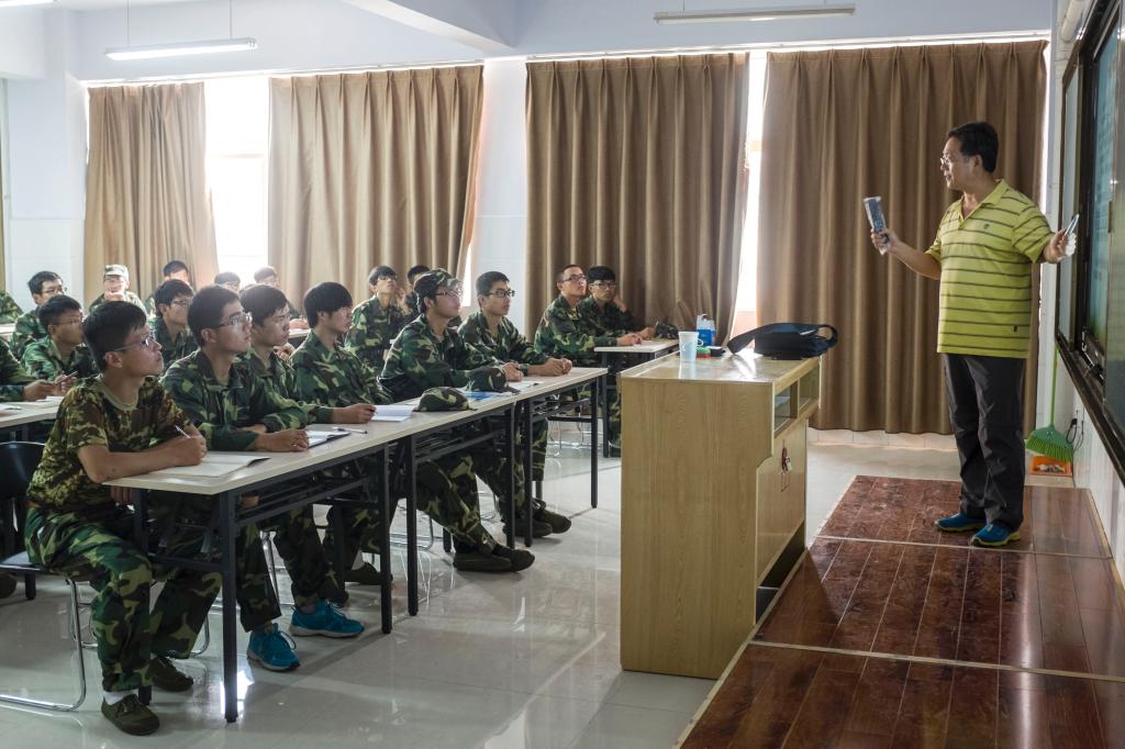 暗网禁区
张海教授为本科生做入学教育